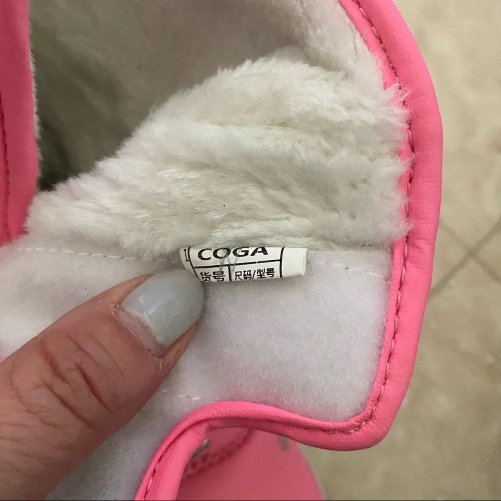 Coga girl’s Sz 1.5 faux fur-lined pink & silver snow boots